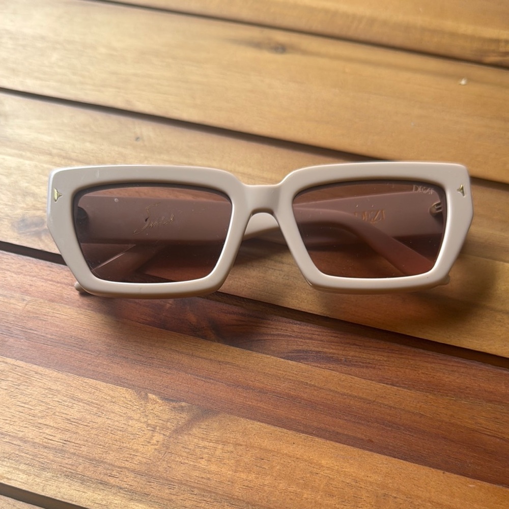 DEZI THE SWITCH Cream Sunglasses